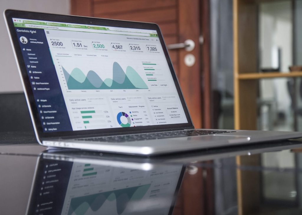 Comparison of AI-driven SEO and manual SEO approaches
